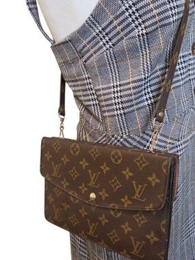 Louis Vuitton Monogram Flap Pochette - Brown & Gold Hardware
